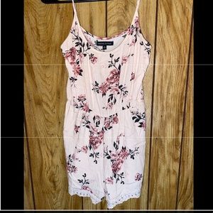 Kendall & Kylie Romper | size L fits like a S/M
